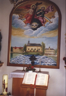 Foto vom Altar in Heiligste Dreifaltigkeit in Jedesheim